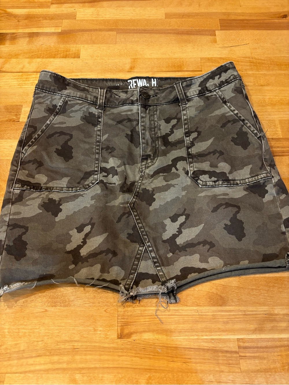 Rewash Camouflage Mini Skirt in Olive and Dark Green - size 5/27